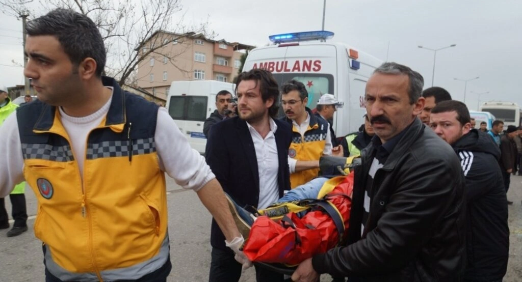 Samsun'da halk otobüsü ile midibüs çarpıştı: 24 yaralı - Resim 4