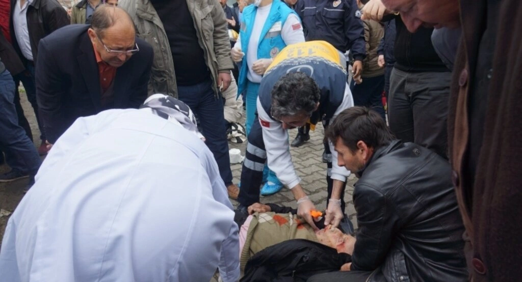 Samsun'da halk otobüsü ile midibüs çarpıştı: 24 yaralı - Resim 8