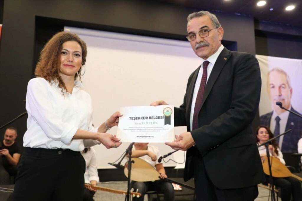 İlkadım Belediyesi saz kursiyerlerinden Bağlama Dinletisi ve Solistler Geçidi - Resim 11