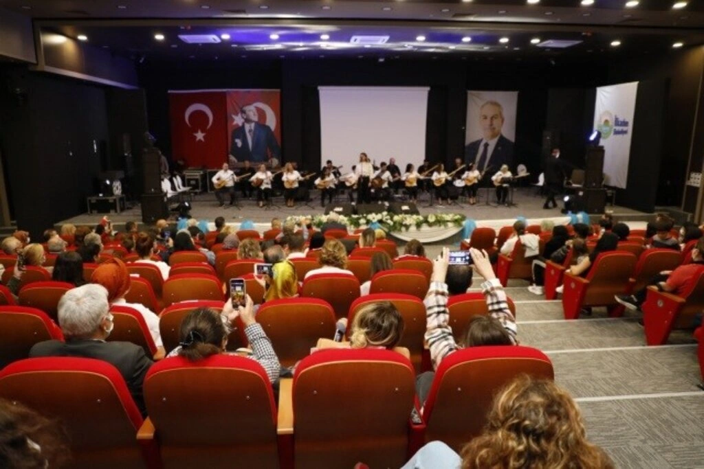 İlkadım Belediyesi saz kursiyerlerinden Bağlama Dinletisi ve Solistler Geçidi - Resim 13
