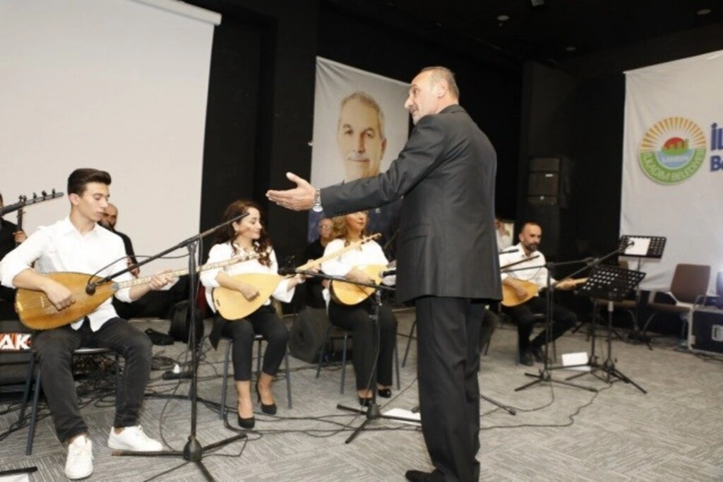 İlkadım Belediyesi saz kursiyerlerinden Bağlama Dinletisi ve Solistler Geçidi - Resim 14