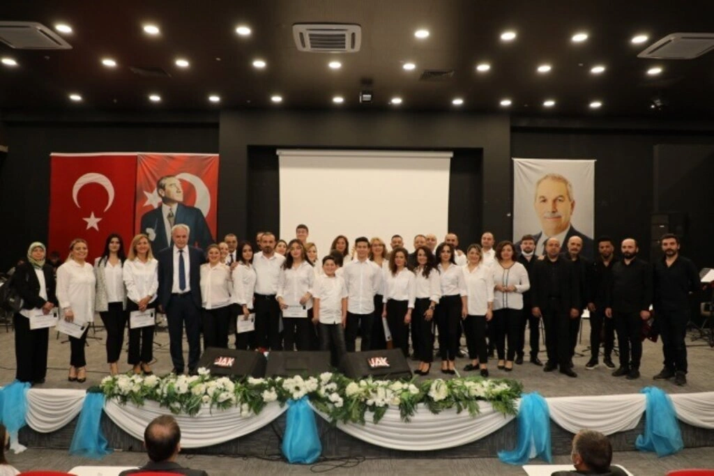 İlkadım Belediyesi saz kursiyerlerinden Bağlama Dinletisi ve Solistler Geçidi - Resim 18