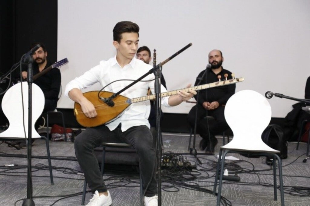İlkadım Belediyesi saz kursiyerlerinden Bağlama Dinletisi ve Solistler Geçidi - Resim 22