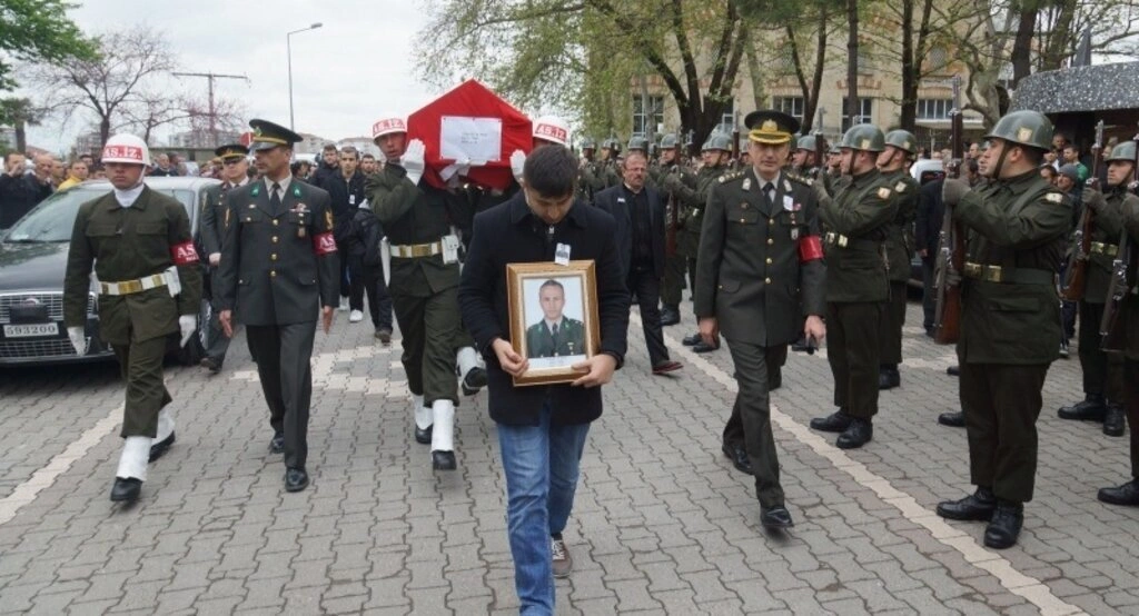 Şehit Yaşar Yılmaz toprağa verildi - Resim 3