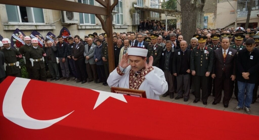 Şehit Yaşar Yılmaz toprağa verildi - Resim 12