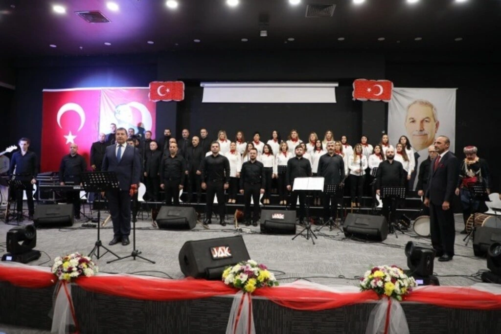 İlkadım THM Korosu Atatürk'ün sevdiği türküleri söyledi - Resim 10