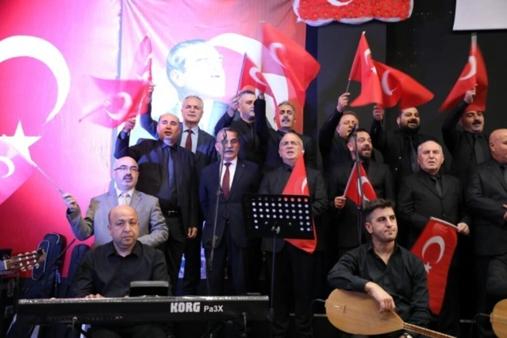 İlkadım THM Korosu Atatürk'ün sevdiği türküleri söyledi - Resim 11