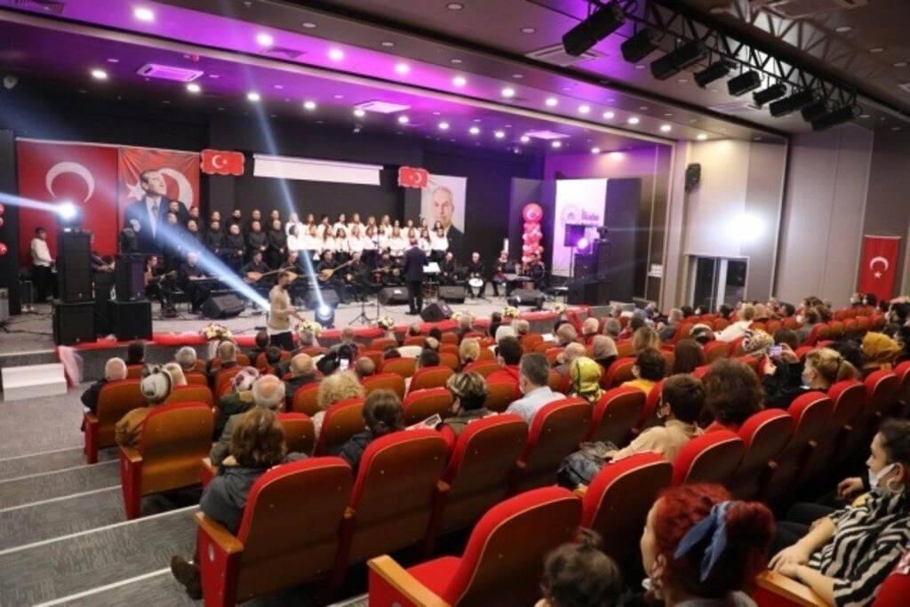 İlkadım THM Korosu Atatürk'ün sevdiği türküleri söyledi - Resim 17
