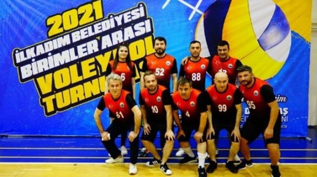 İlkadım Belediyesi Birimler Arası Voleybol Turnuvası renkli görüntülere sahne oldu - Resim 1
