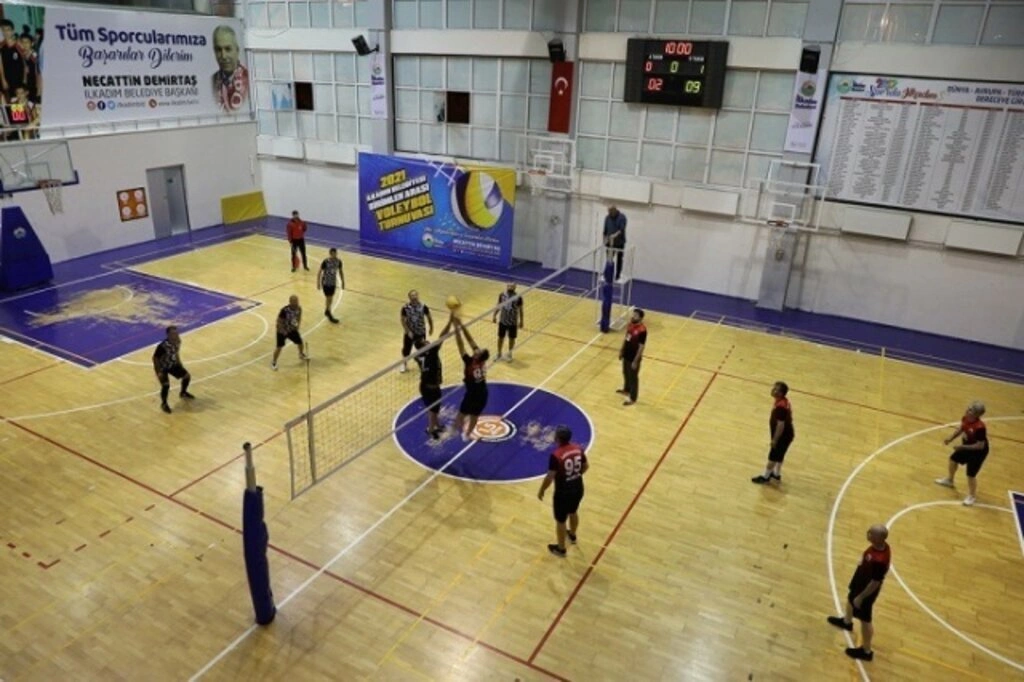 İlkadım Belediyesi Birimler Arası Voleybol Turnuvası renkli görüntülere sahne oldu - Resim 5