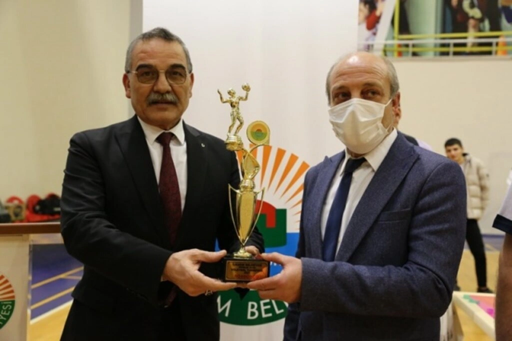 İlkadım Birimler Arası Voleybol Turnuvası'nın Şampiyonu Mali Hizmetler Müdürlüğü Oldu - Resim 2