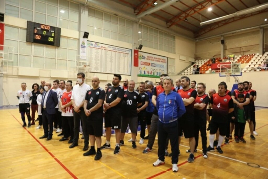 İlkadım Birimler Arası Voleybol Turnuvası'nın Şampiyonu Mali Hizmetler Müdürlüğü Oldu - Resim 4