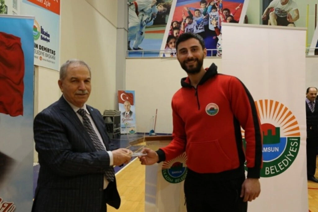 İlkadım Birimler Arası Voleybol Turnuvası'nın Şampiyonu Mali Hizmetler Müdürlüğü Oldu - Resim 5