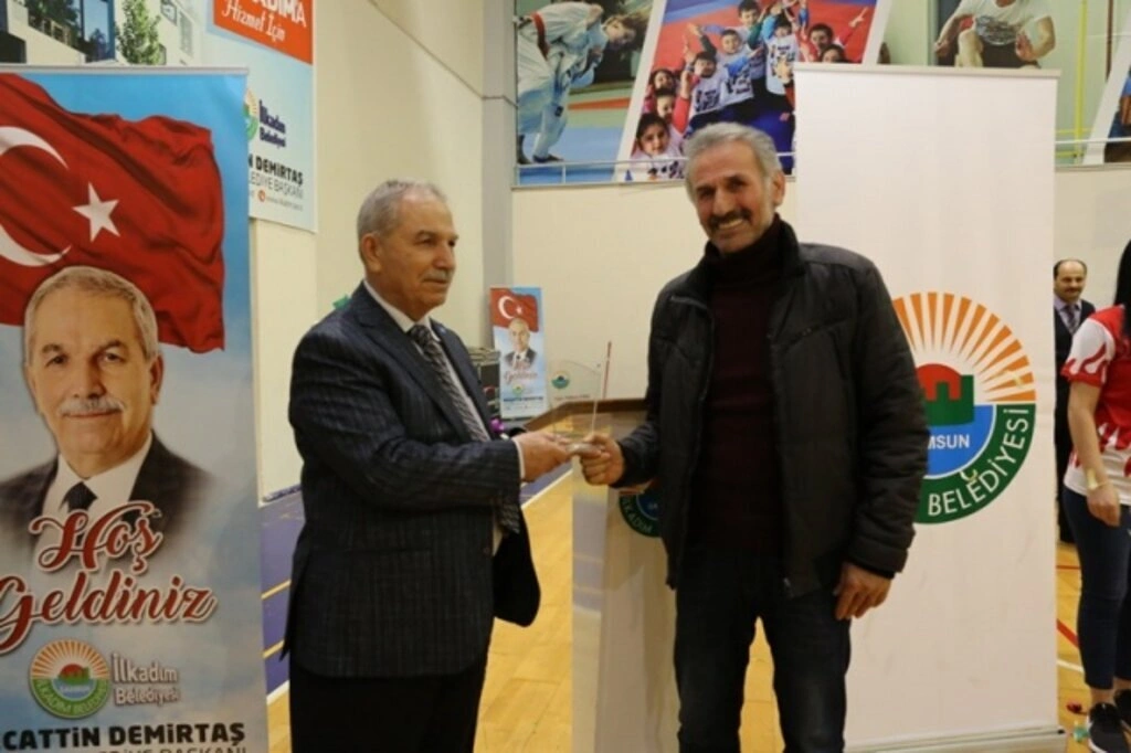 İlkadım Birimler Arası Voleybol Turnuvası'nın Şampiyonu Mali Hizmetler Müdürlüğü Oldu - Resim 6