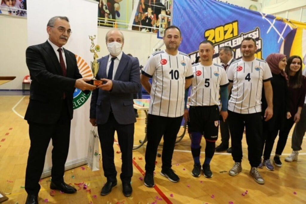 İlkadım Birimler Arası Voleybol Turnuvası'nın Şampiyonu Mali Hizmetler Müdürlüğü Oldu - Resim 7