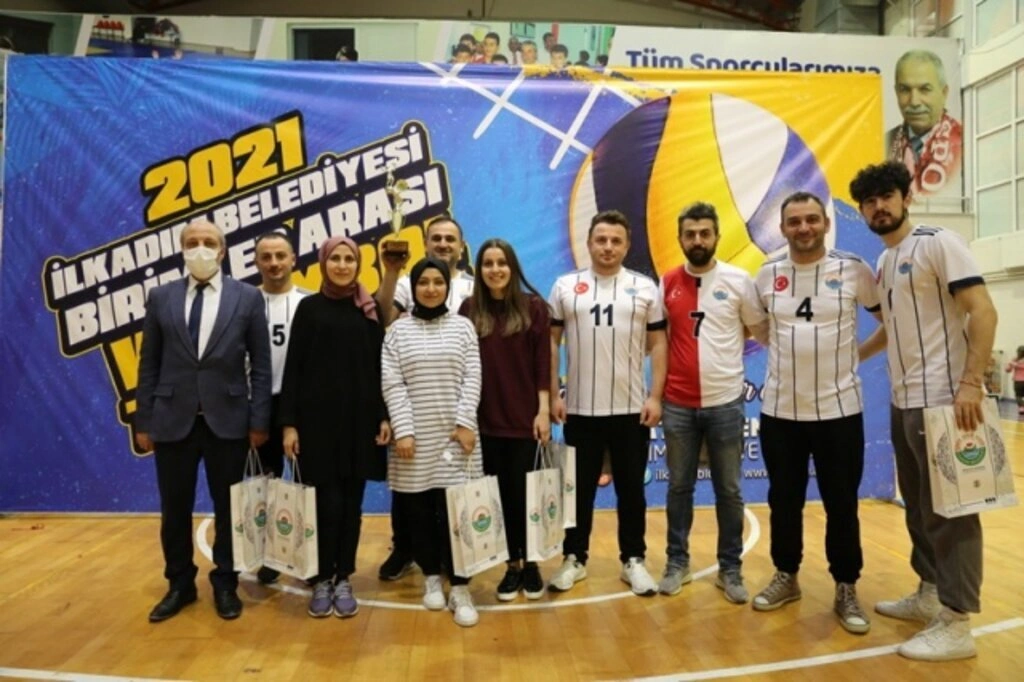 İlkadım Birimler Arası Voleybol Turnuvası'nın Şampiyonu Mali Hizmetler Müdürlüğü Oldu - Resim 8