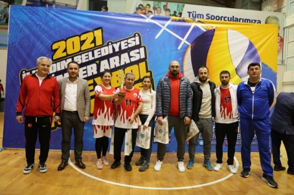 İlkadım Birimler Arası Voleybol Turnuvası'nın Şampiyonu Mali Hizmetler Müdürlüğü Oldu - Resim 9