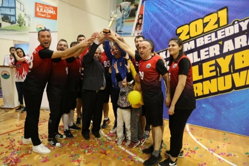 İlkadım Birimler Arası Voleybol Turnuvası'nın Şampiyonu Mali Hizmetler Müdürlüğü Oldu - Resim 11