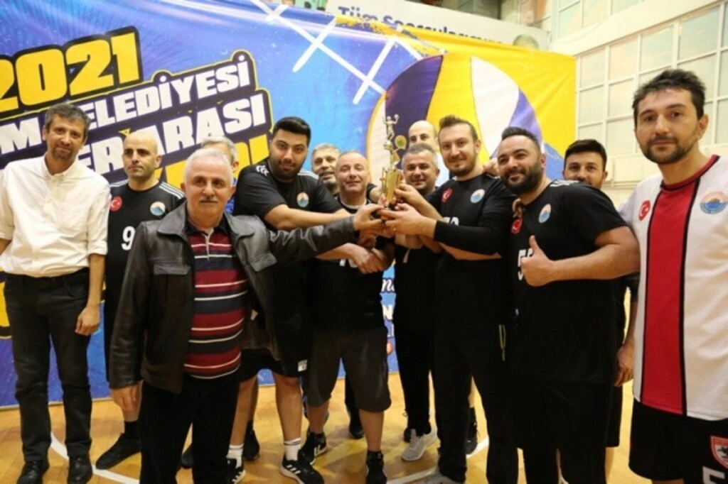 İlkadım Birimler Arası Voleybol Turnuvası'nın Şampiyonu Mali Hizmetler Müdürlüğü Oldu - Resim 12