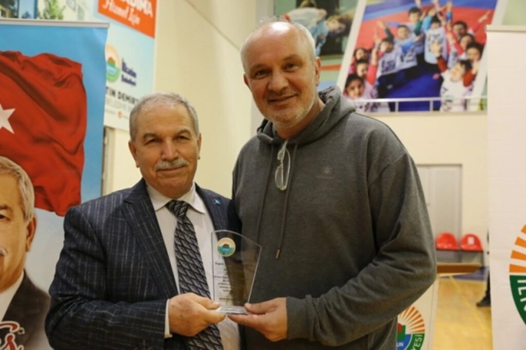 İlkadım Birimler Arası Voleybol Turnuvası'nın Şampiyonu Mali Hizmetler Müdürlüğü Oldu - Resim 13