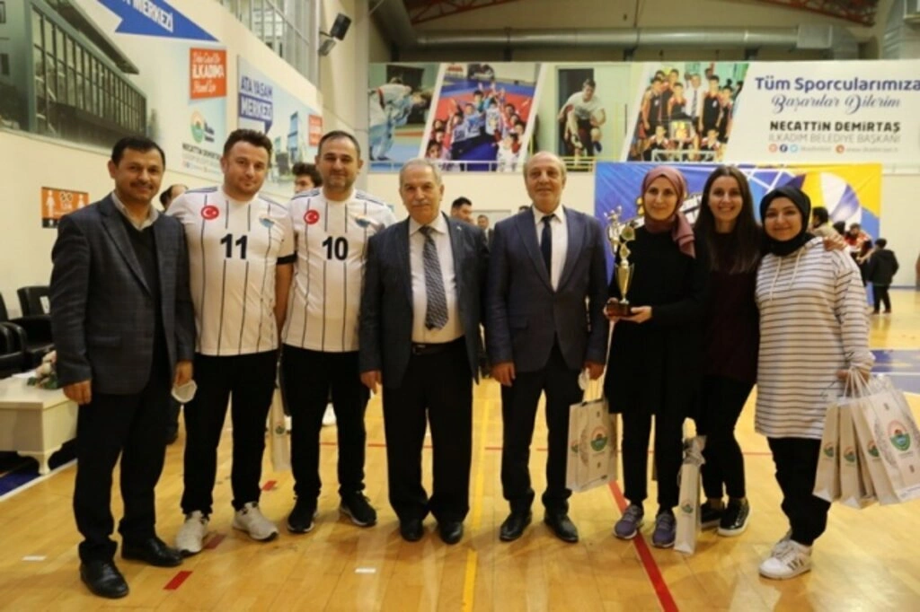 İlkadım Birimler Arası Voleybol Turnuvası'nın Şampiyonu Mali Hizmetler Müdürlüğü Oldu - Resim 14
