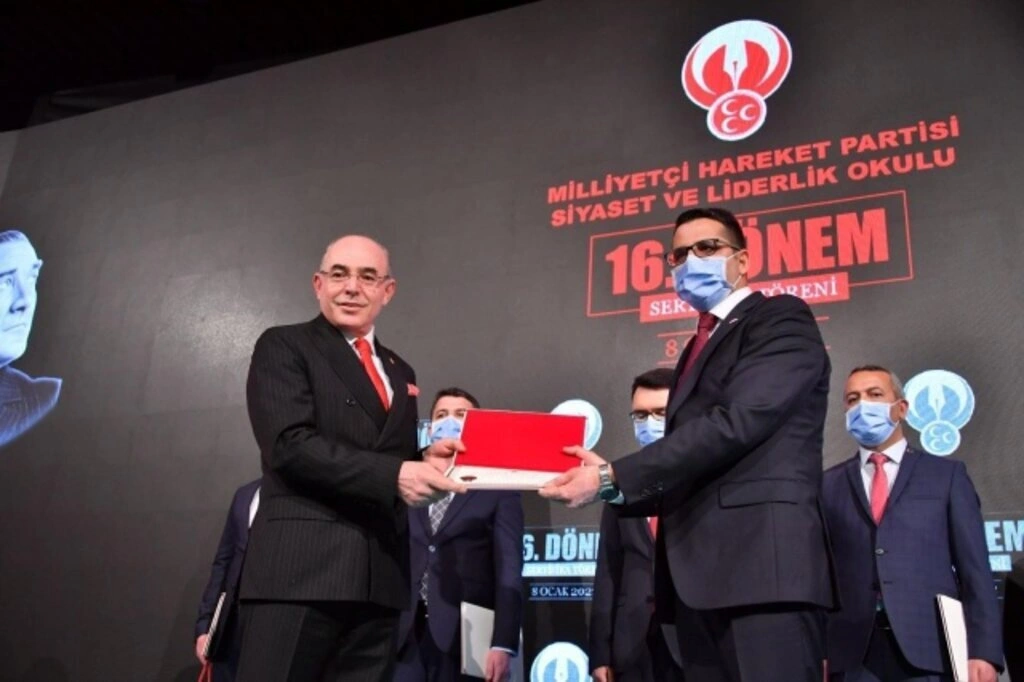 MHP Siyaset ve Liderlik Okulu dönem birincisi Samsun'dan - Resim 1