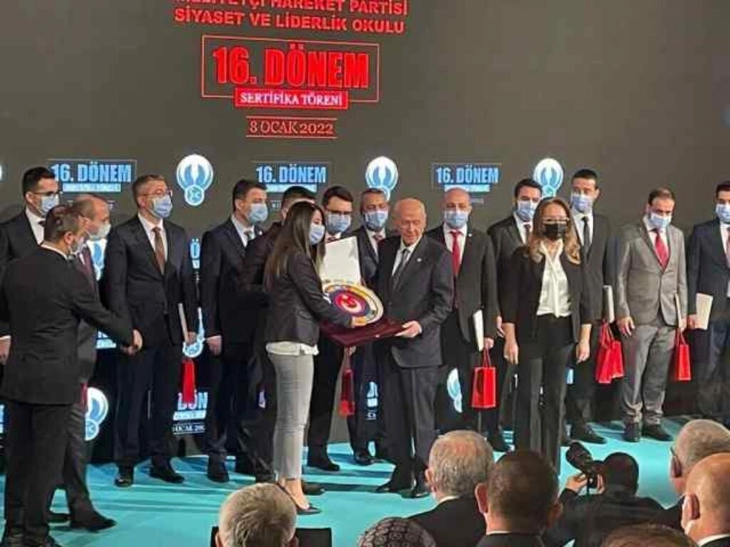 MHP Siyaset ve Liderlik Okulu dönem birincisi Samsun'dan - Resim 4