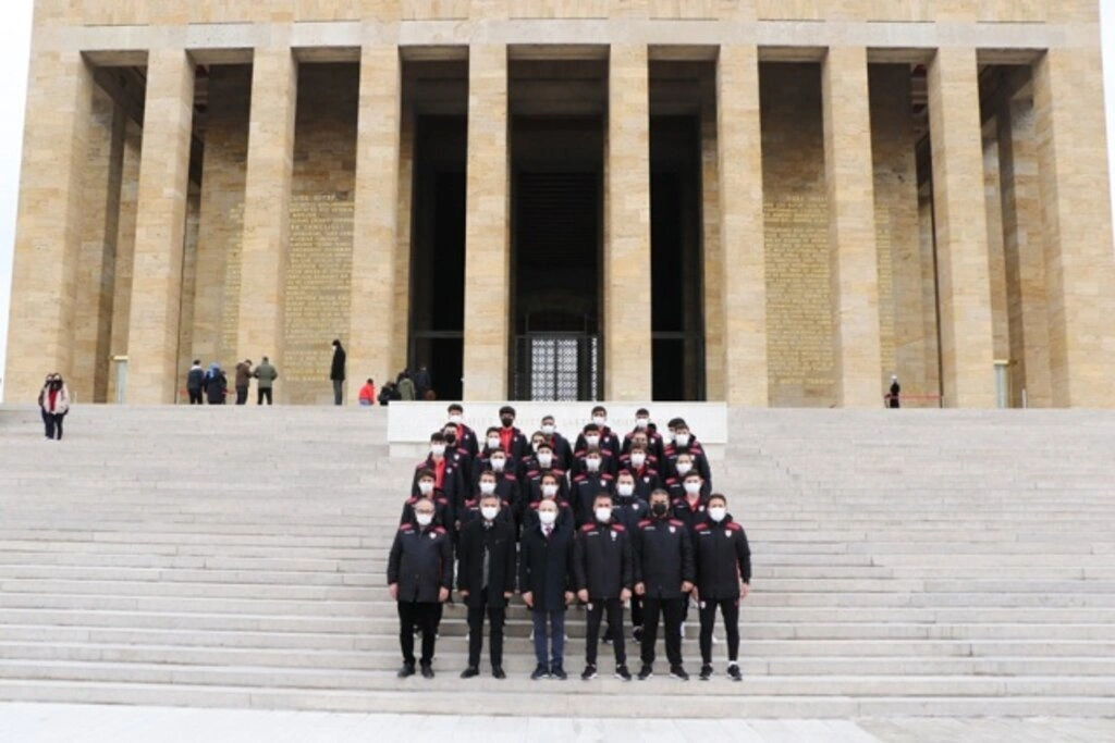 Yılport Samsunspor U19 Anıtkabir'de - Resim 1