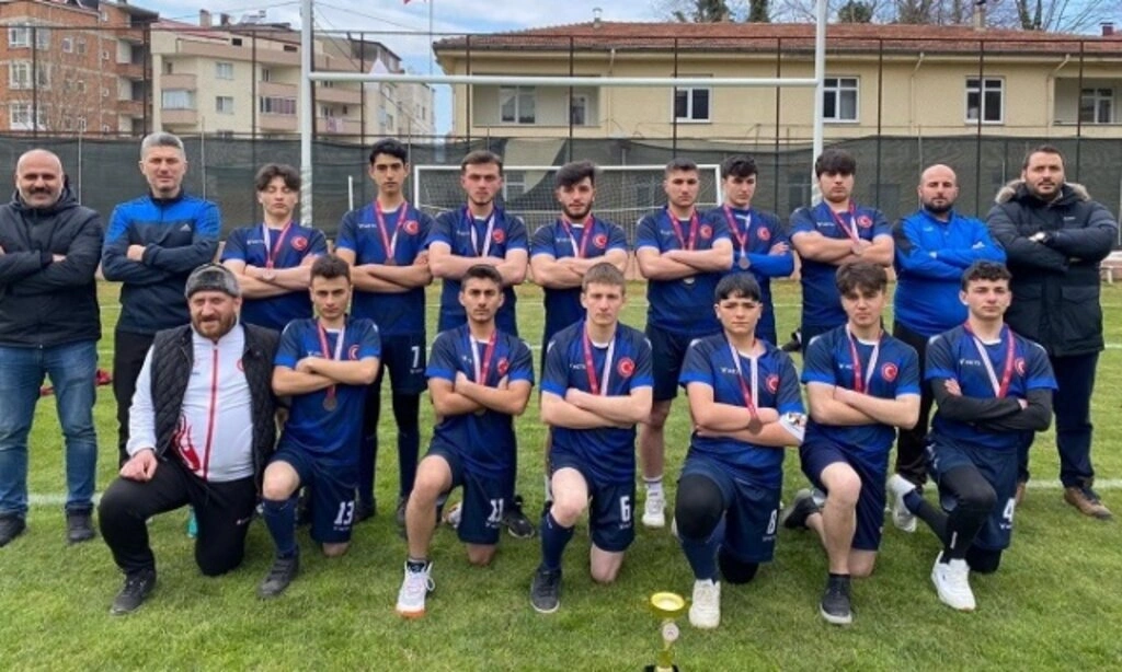 Tekkeköy Necati Akçağlılar Anadolu Lisesi Okul Sporları Gençler Ragbi Türkiye 3.sü oldu - Resim 1
