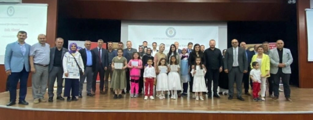 Eğitim Bir Sen Samsun 1 Nolu Şubesi Geleneksel Şiir Okuma Yarışmasının Üçüncüsü Yapıldı - Resim 3