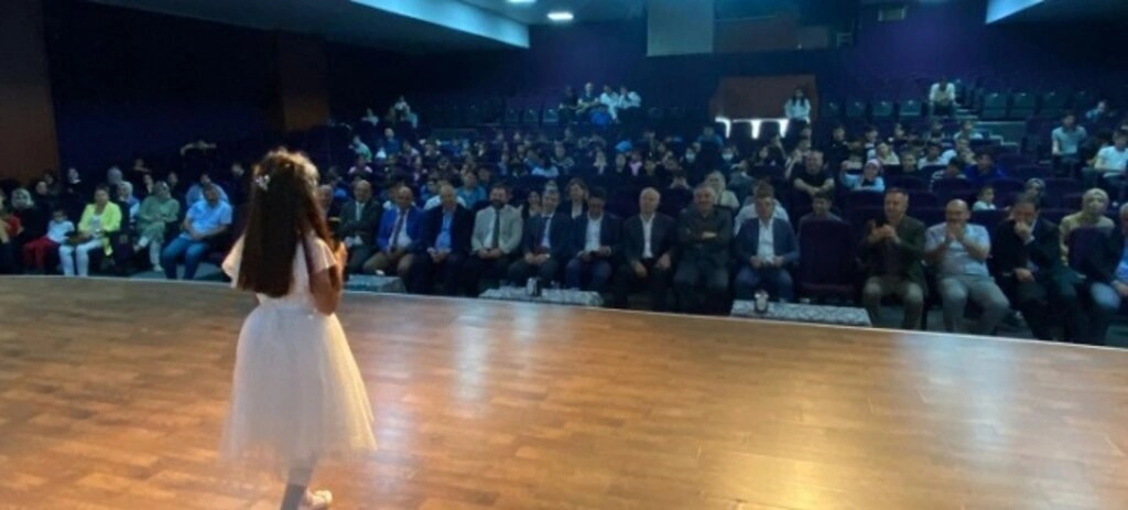 Eğitim Bir Sen Samsun 1 Nolu Şubesi Geleneksel Şiir Okuma Yarışmasının Üçüncüsü Yapıldı - Resim 8