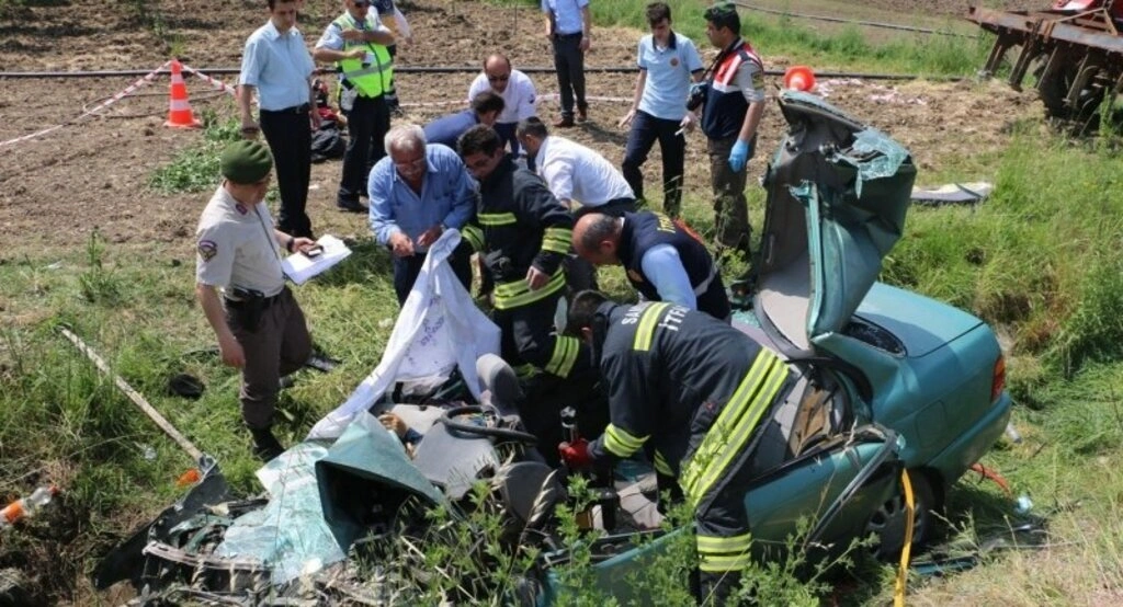 Samsun'da trafik kazası: 3 ölü, 1 yaralı - Resim 8