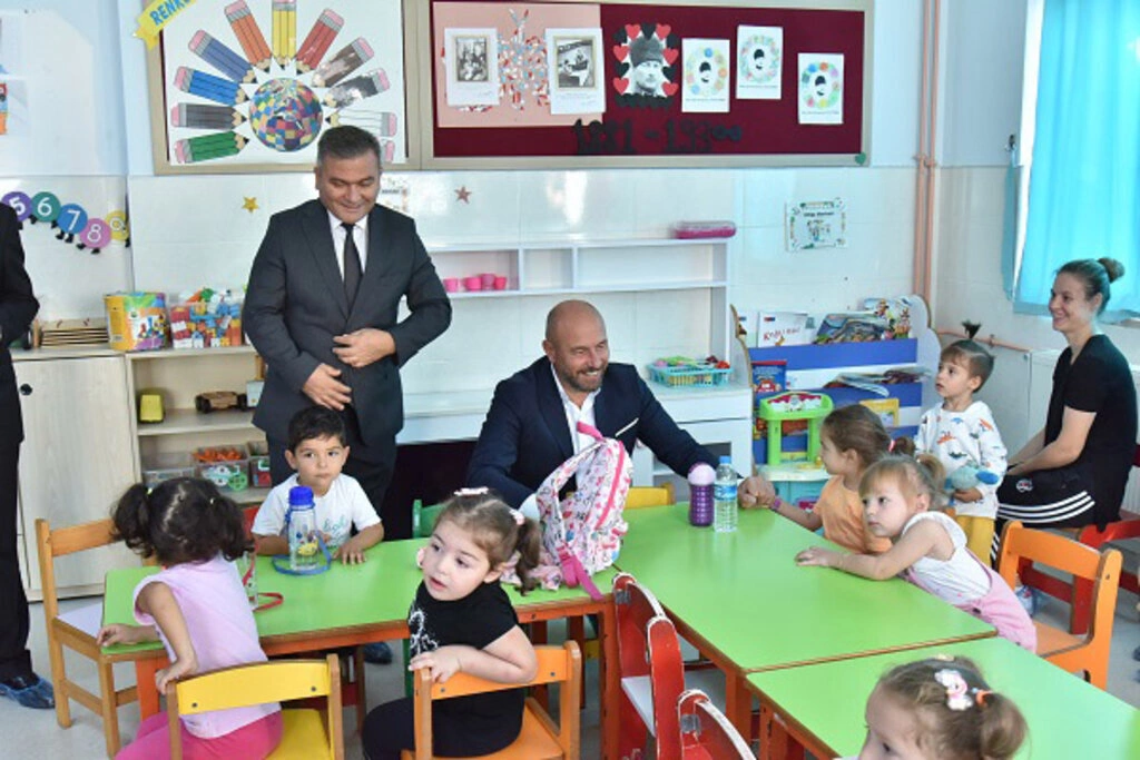 Tekkeköy'de 4 yeni okul öğrencilerle buluştu - Resim 1