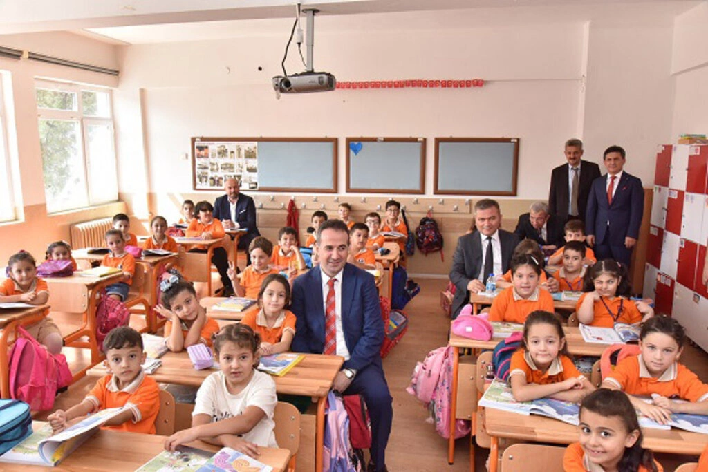 Tekkeköy'de 4 yeni okul öğrencilerle buluştu - Resim 2