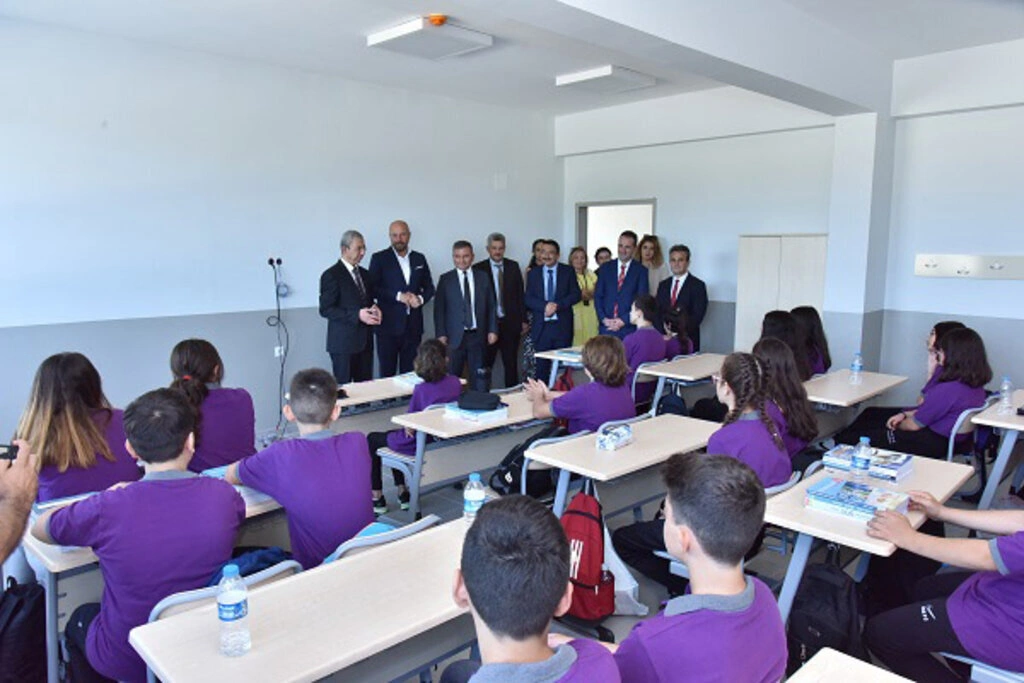 Tekkeköy'de 4 yeni okul öğrencilerle buluştu - Resim 5