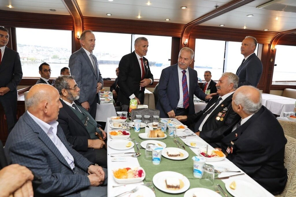 Samsun'da Gazilerin Büyük Coşkusu! Başkan Demirtaş Gaziler Günü'nde lokma dağıttı! - Resim 12