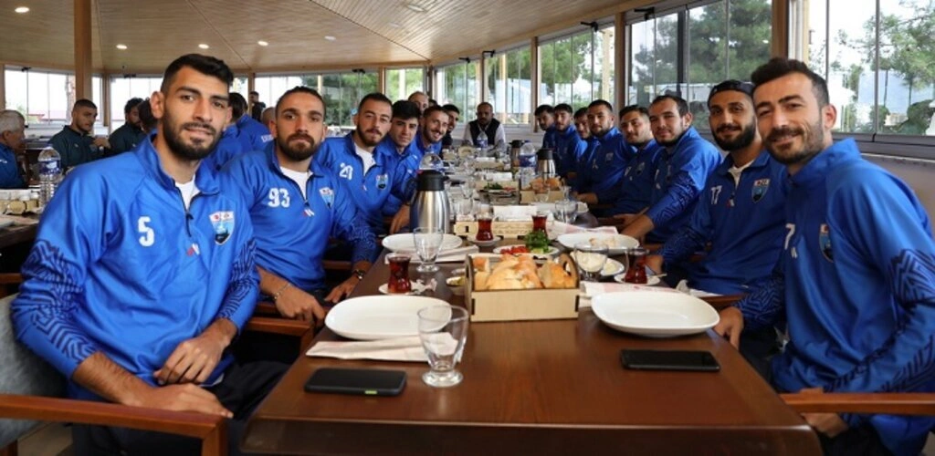 Meclis Üyesi Adem Yıldırım'dan Karasamsunspor'a moral kahvaltısı - Resim 3
