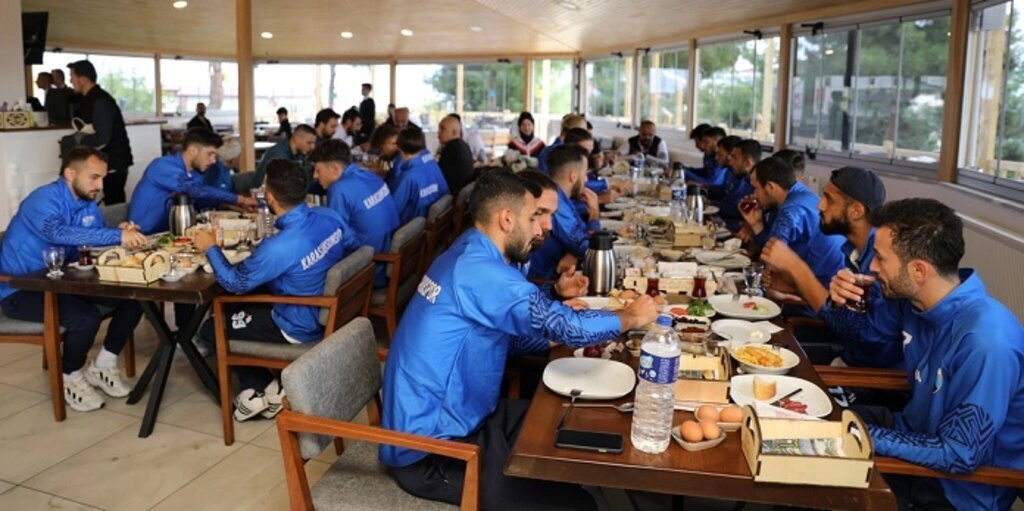 Meclis Üyesi Adem Yıldırım'dan Karasamsunspor'a moral kahvaltısı - Resim 4