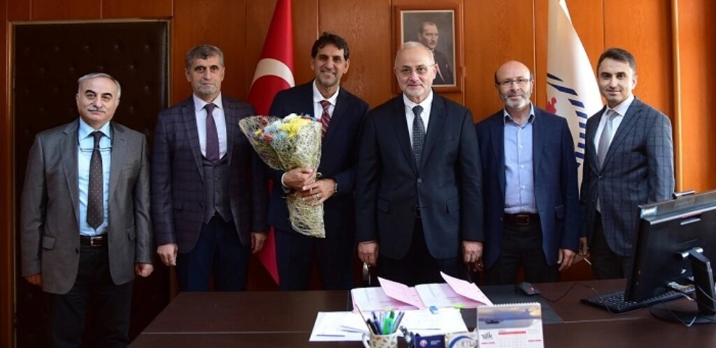 Vedat Keleş İnsan ve Toplum Bilimleri Fakültesi Dekanlığı'na Atandı - Resim 2