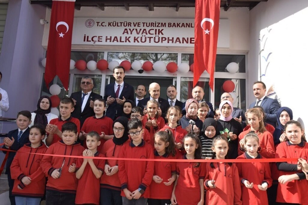 Ayvacık İlçe Halk Kütüphanesi tören ile hizmete açıldı - Resim 3