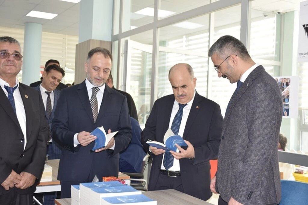 Ayvacık İlçe Halk Kütüphanesi tören ile hizmete açıldı - Resim 4