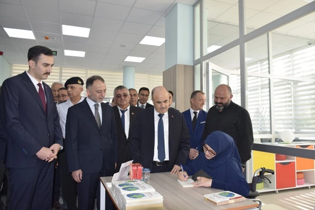 Ayvacık İlçe Halk Kütüphanesi tören ile hizmete açıldı - Resim 5
