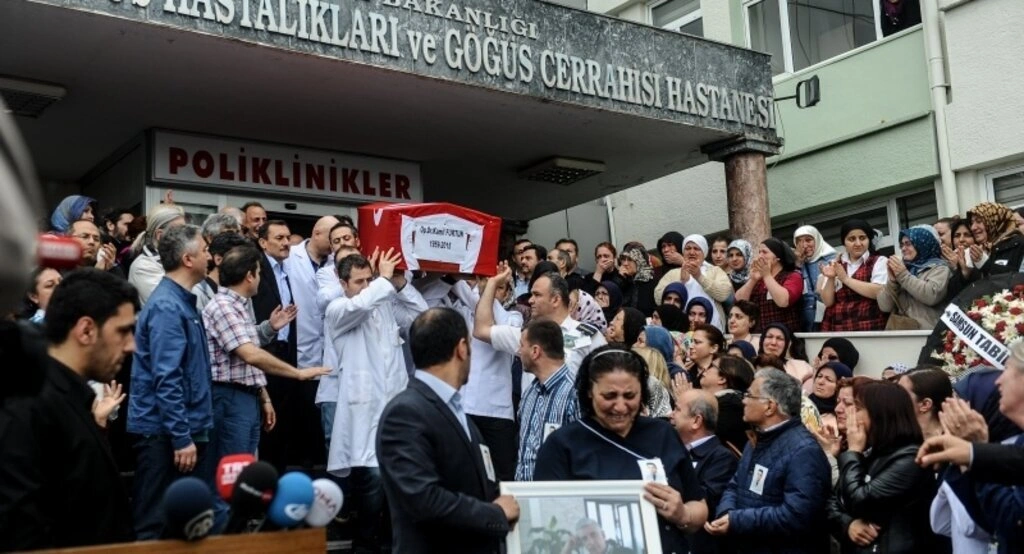 Şehit edilen doktor son yolculuğuna uğurlandı - Resim 4