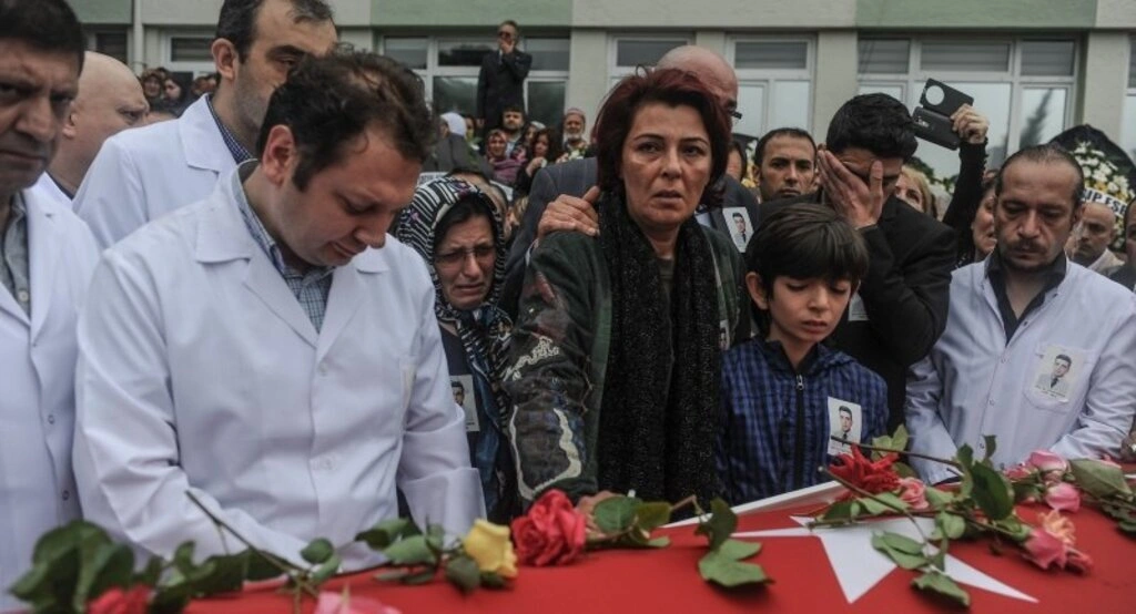 Şehit edilen doktor son yolculuğuna uğurlandı - Resim 7