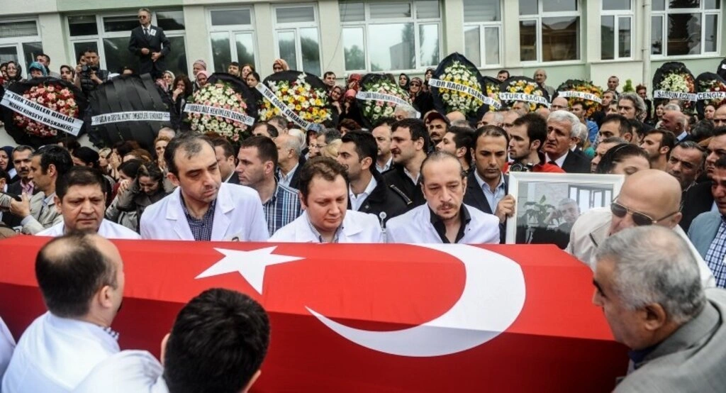 Şehit edilen doktor son yolculuğuna uğurlandı - Resim 8
