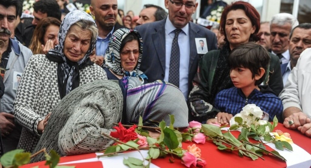 Şehit edilen doktor son yolculuğuna uğurlandı - Resim 13