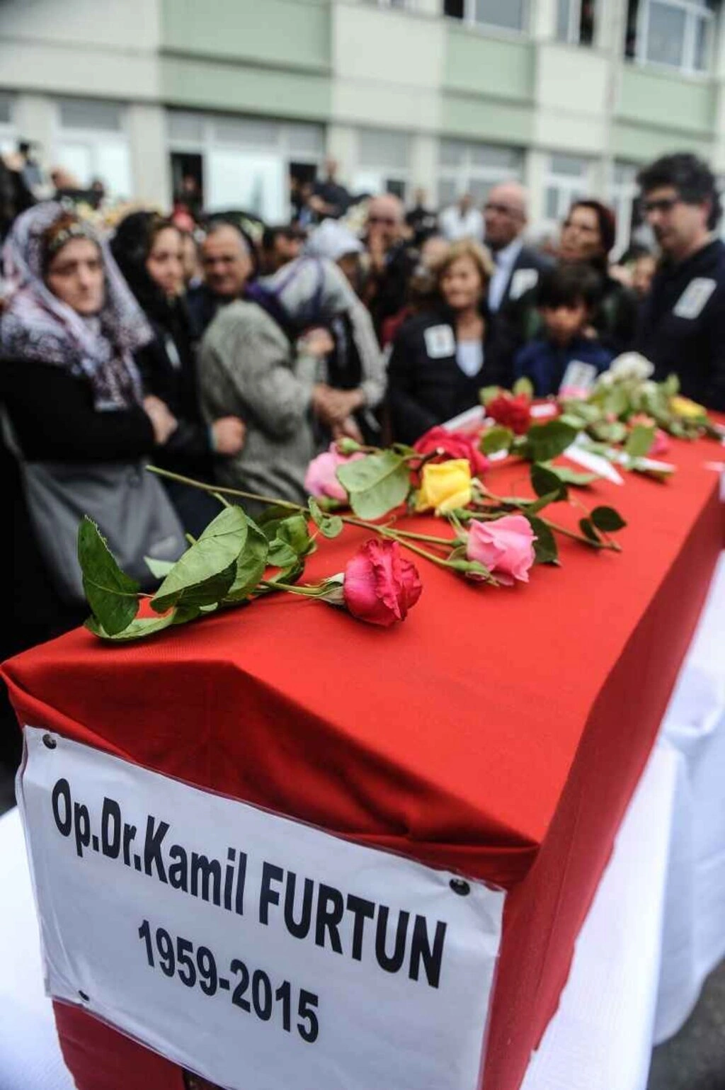 Şehit edilen doktor son yolculuğuna uğurlandı - Resim 15
