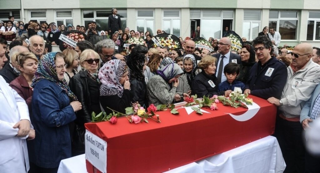 Şehit edilen doktor son yolculuğuna uğurlandı - Resim 16