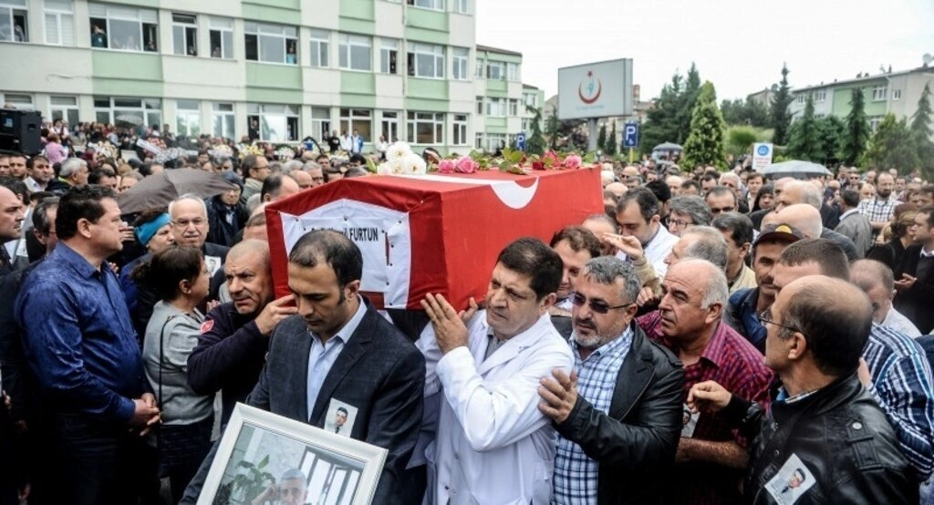 Şehit edilen doktor son yolculuğuna uğurlandı - Resim 25