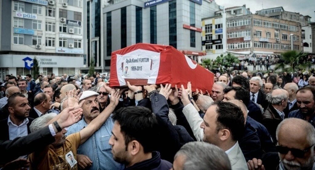 Şehit edilen doktor son yolculuğuna uğurlandı - Resim 38